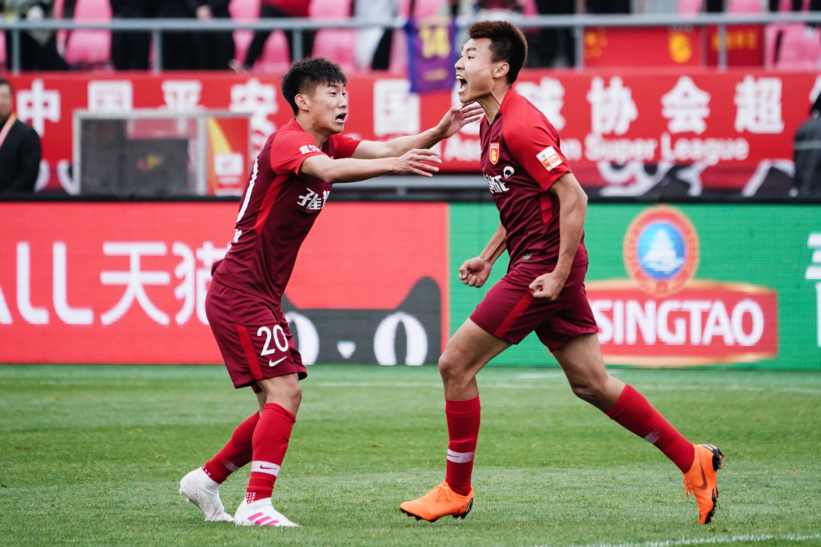 包含广州富力不敌河北华夏幸福，客场战绩堪忧局势堪虞的词条